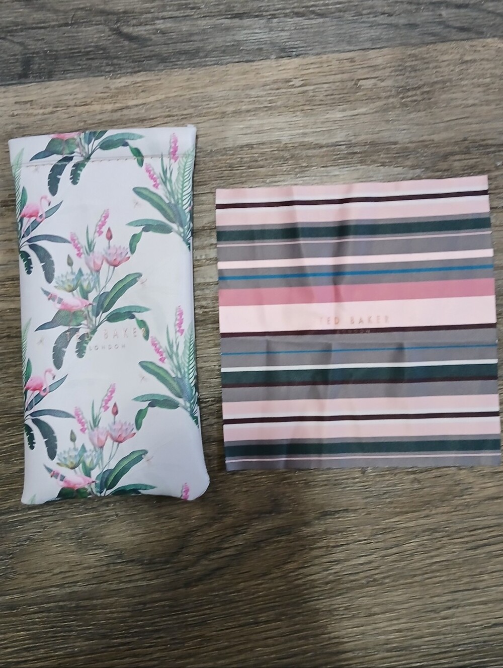 New 2pc Ted Baker London Sunglasses Pouch with Striped Cleaning Cloth.